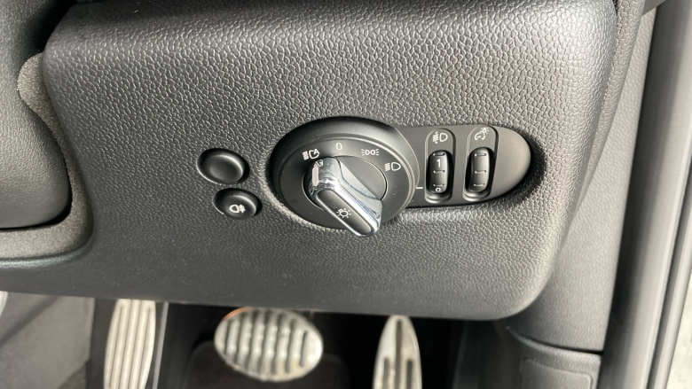 MINI Hatchback 1.5 Cooper Sport Premium Plus 3dr Auto Petrol Hatchback